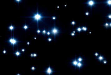 月光坠吻星河,浪漫星空下的邂逅传奇